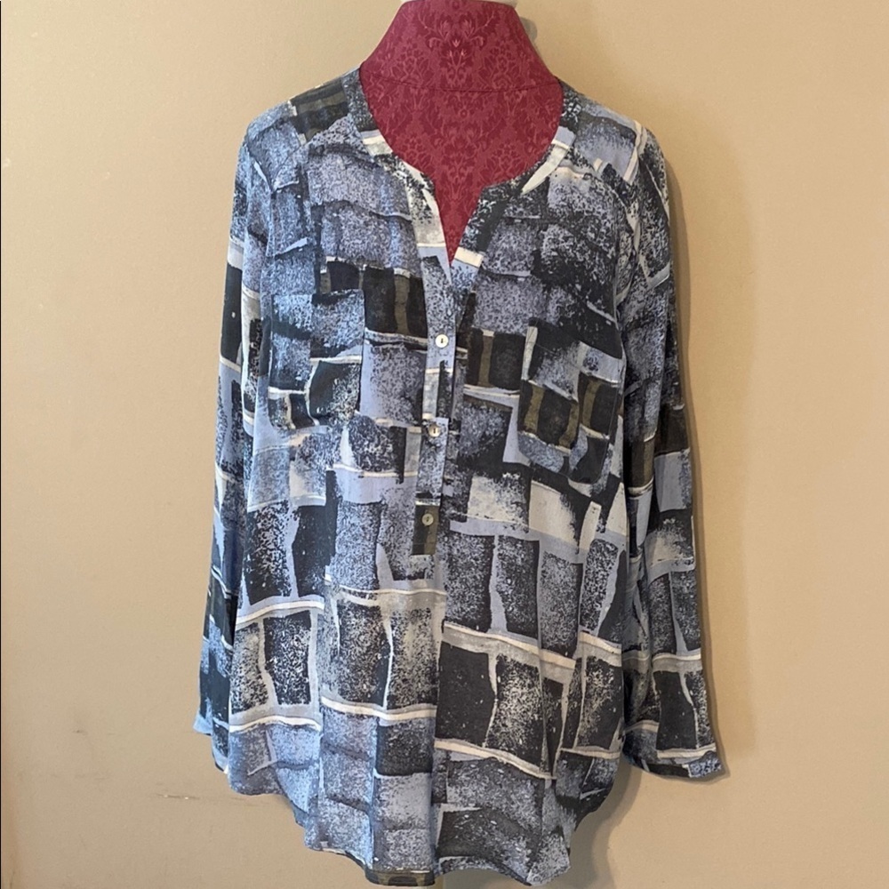 Nic+Zoe Large 3/4 Button Down Abstract Print Blouse